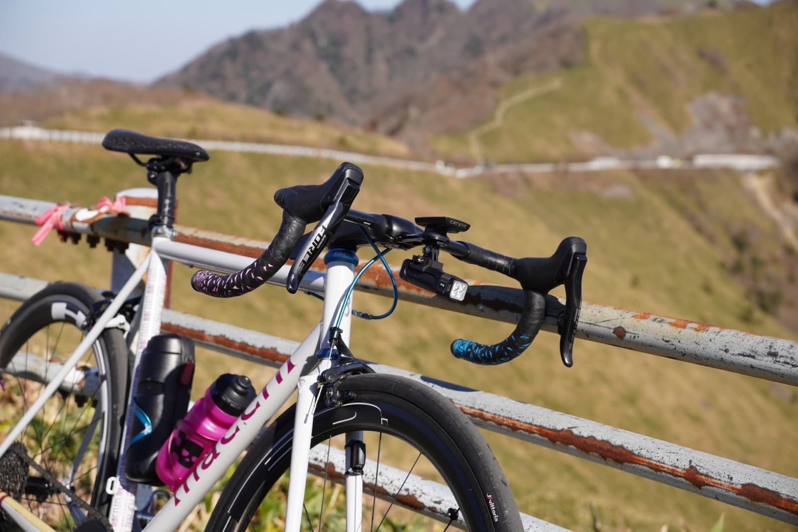 ライド先に停めたcycleZスタッフのmacchi cycles