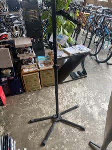 地面置きの壁掛けスタンド