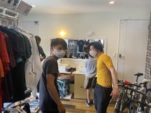 シーガーのジャージを着た男性