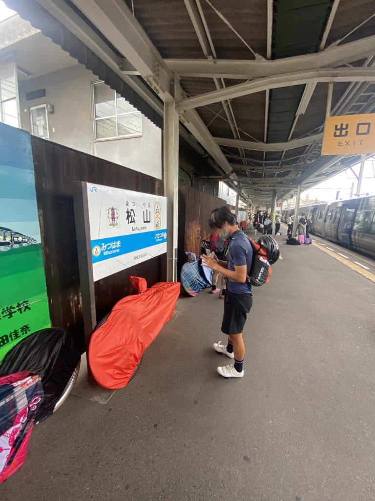 1日目乗り換え 松山駅