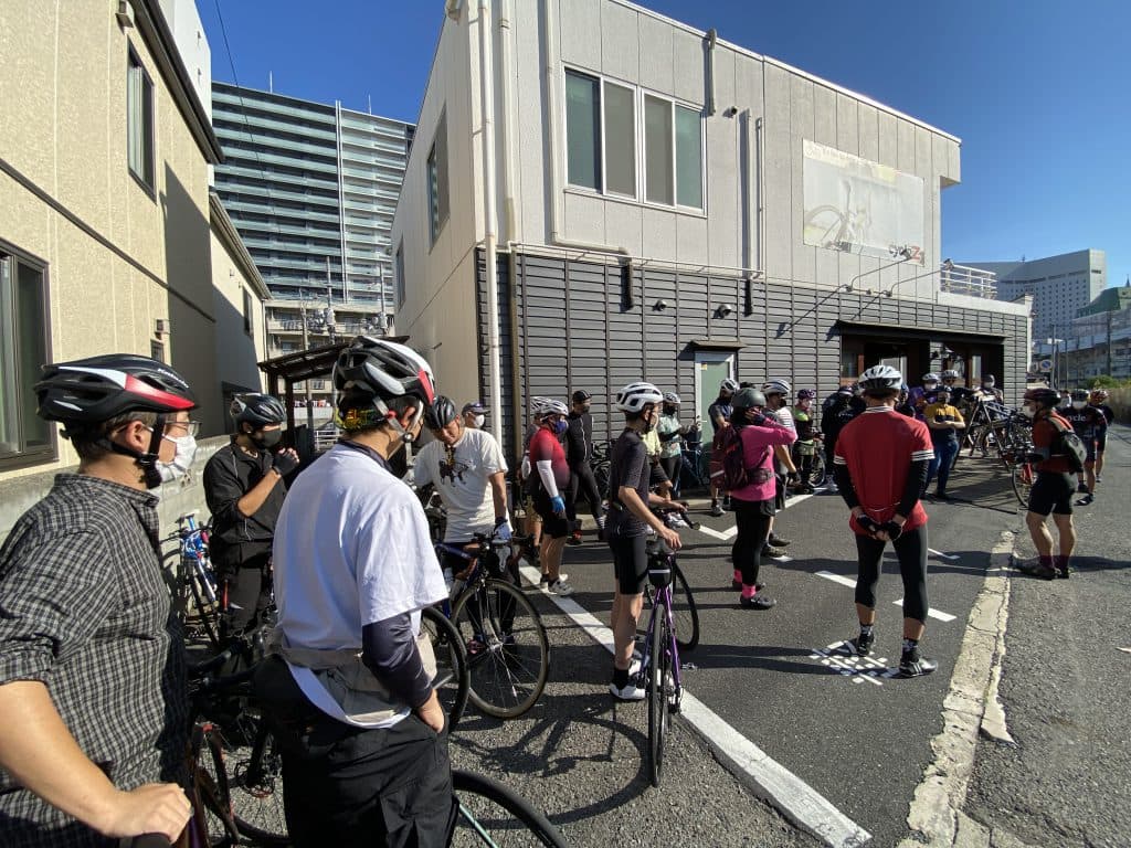サイクルZ前に集合した30人もの人